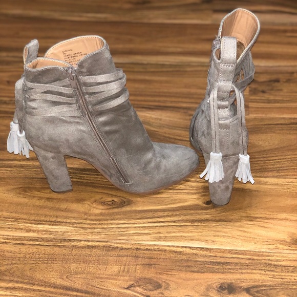Steve Madden taupe heeled ankle booties - Picture 1 of 4